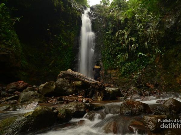 Potret Indah Curug Mandala di Subang
