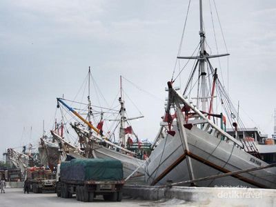 Potret Kapal-kapal Kayu di Sunda Kelapa