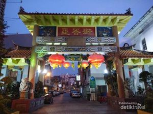 Potret Malam Syahdu di Pecinan Kuching