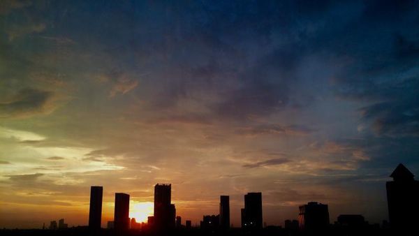 Potret Manis Senja di Selatan Jakarta