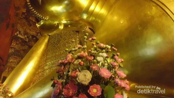 Potret Megah Buddha Emas Raksasa Tidur di Bangkok