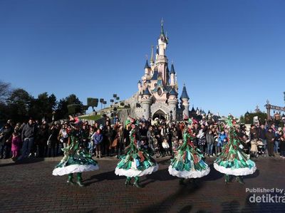 Potret Negeri Dongeng Disneyland Paris