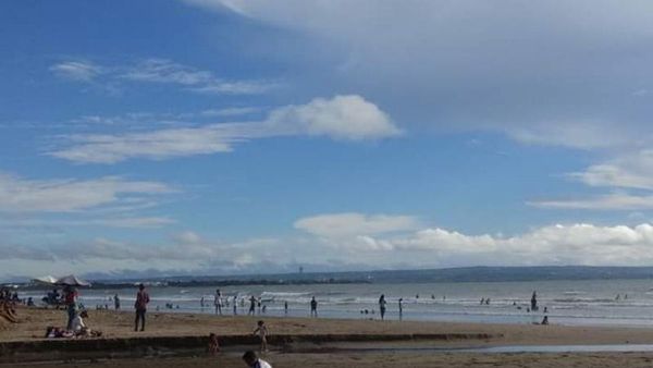 Potret Pantai Legian Buat Kamu yang Kangen Bali