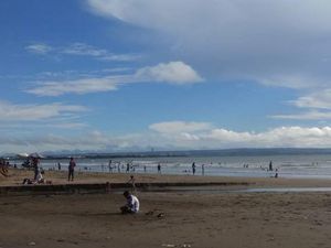Potret Pantai Legian Buat Kamu yang Kangen Bali