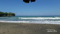Potret Pantai Serang yang Indah di Blitar