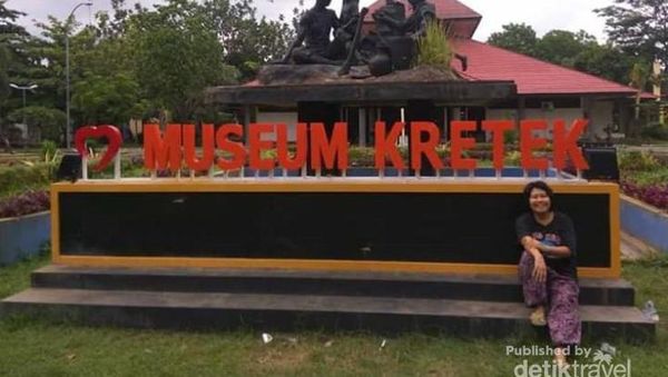 Potret Pembuatan Rokok di Masa Lalu