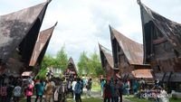 Potret Rumah Adat Batak di Balige, Sumut
