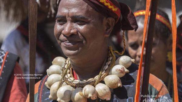 Potret Warga Desa Ngada yang Eksotis di Flores