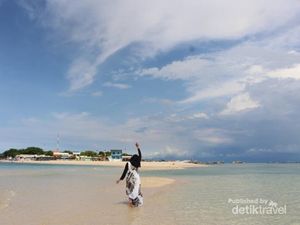 Pulau Cantik yang Pantainya Pasir Putih di Dekat Surabaya