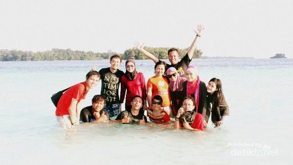 Pulau Kayu Angin Genteng di Kep Seribu, Sunset & Lautnya Cantik