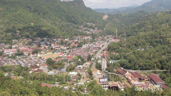 Puncak Cemara & Monumen Kesetiaan di Sumatera Barat