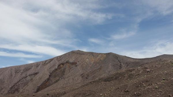 Puncak Gunung Marapi di Sumatera Barat Seperti di Planet Lain