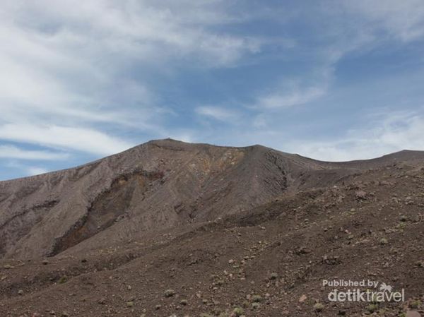 Puncak Gunung Marapi di Sumatera Barat Seperti di Planet Lain