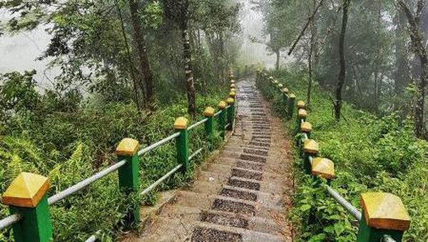 Puncak Suroloyo, Tempat Tenang dan Sejuk di Kulonprogo