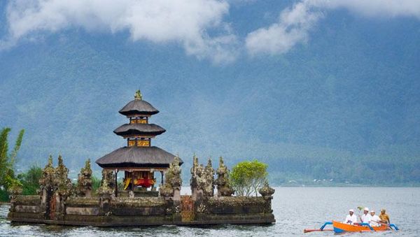 Pura dan Masyarakat Bali