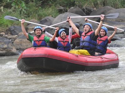 Rafting di Sungai Citarik, Siapa Takut?