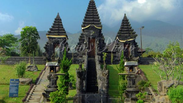 Rasakan Damai di Pura Parahyangan Agung Jagatkartta, Bogor