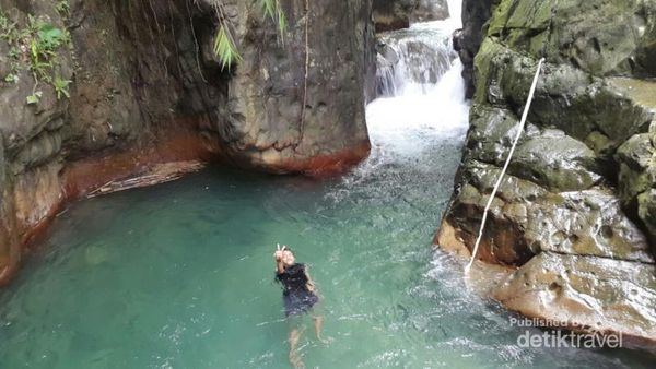 Rekomendasi 4 Curug Cantik di Bogor