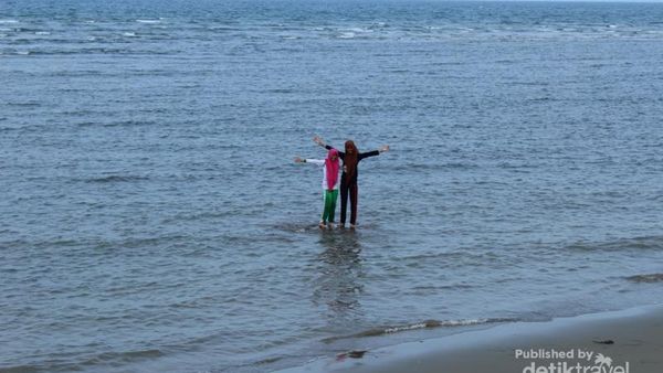 Rekreasi Seru di Pantai Ujung Kareung, Aceh