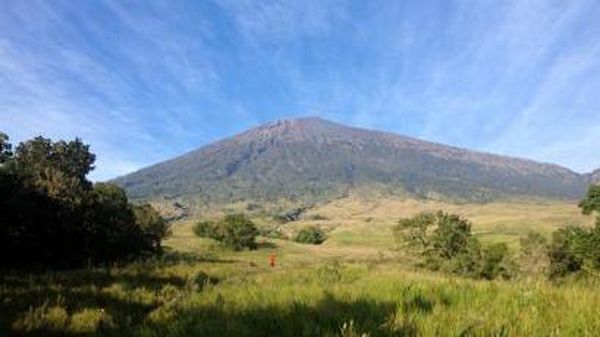 Rinjani yang Pantas Menjadi Gunung Terindah di Indonesia