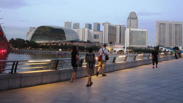 Romantisme Senja di Singapura