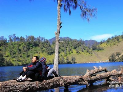 Romantisnya Puncak Semeru dan Ranu Kumbolo