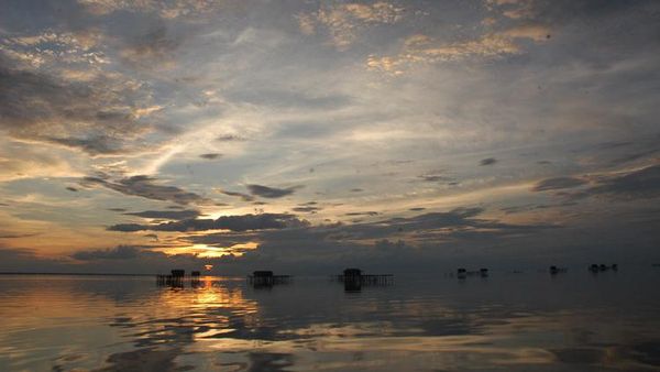 Rumah Togok Nelayan di Pantai Perepat, Pulau Bengkalis, Riau