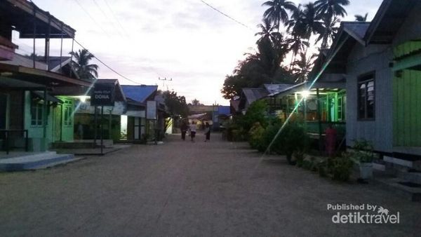Saat-saat Pagi yang Malu Menyapa Pulau Derawan