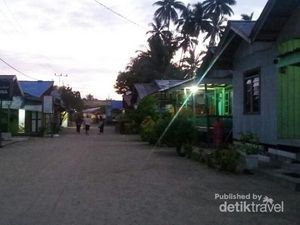 Saat-saat Pagi yang Malu Menyapa Pulau Derawan