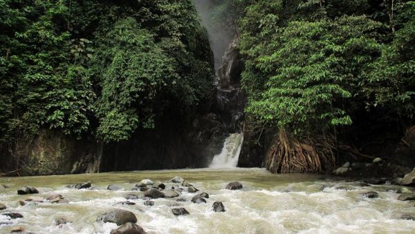 Sampuren Putih, Air Terjun Cantik dengan Legenda Tragis
