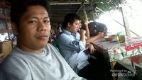Santai Bareng Keluarga di Pantai Malalayang, Manado