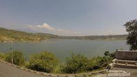 Santai Bareng Keluarga di Waduk Jatibarang, Semarang