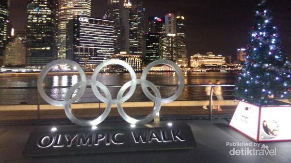 Santai Sejenak di Olympic Walk Singapura