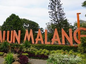 Santai Sore di Alun-Alun Malang