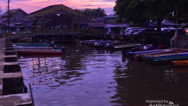 Santai Sore di Tepi Sungai Kapuas