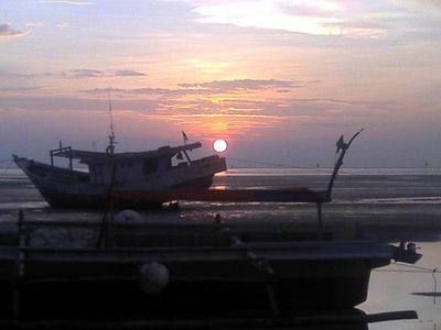 Satu Jam di Pantai Lampu Satu