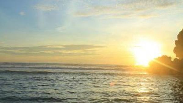 Satu Lagi Pantai di Gunungkidul dengan Sunset Super Indah