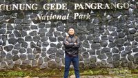 Segarnya Basah-basahan di Curug Cibereum