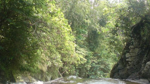 Segarnya Main Air di Curug 7 Bidadari