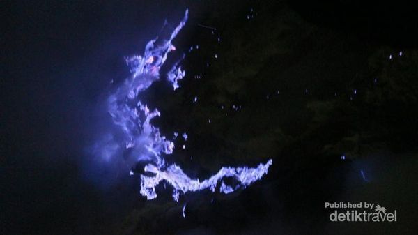 Sekali Seumur Hidup, 8 Alasan Harus ke Kawah Ijen