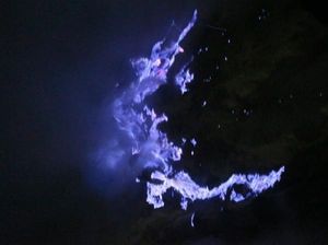 Sekali Seumur Hidup, 8 Alasan Harus ke Kawah Ijen