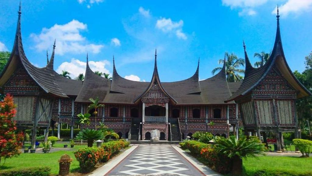 Selamat Berlibur, Yuk Pergi ke Rumah Gadang Sungai Baringin Selamat Berlibur, Yuk Pergi ke Rumah Gadang Sungai Baringin