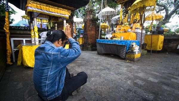 Sembah Selamatan di Pura Rambut Siwi