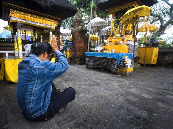 Sembah Selamatan di Pura Rambut Siwi