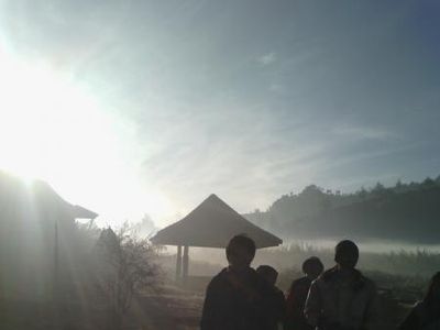 Semburat Cahaya Sunset Eksotis di Dieng