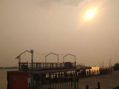 Senja di Tepi Sungai Kapuas