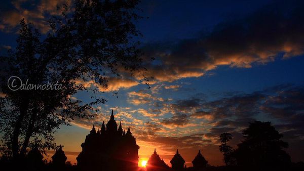 Senja Menawan di Candi Plaosan