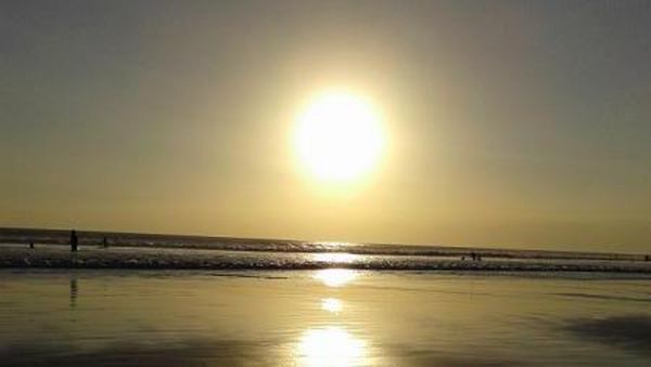 Senja Tenggelam di Pantai Double Six Bali