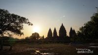 Senja yang Indah di Candi Prambanan