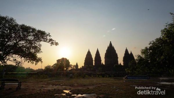Senja yang Indah di Candi Prambanan